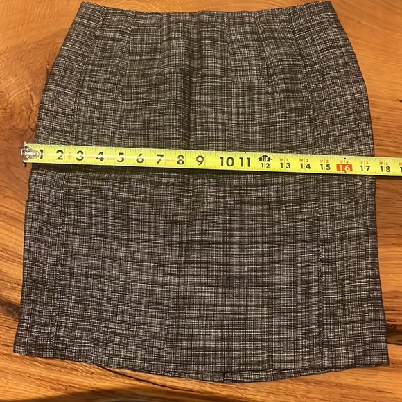 Banana Republic Plaid Casual Knee Length Pencil Skirt - Picture 8 of 15